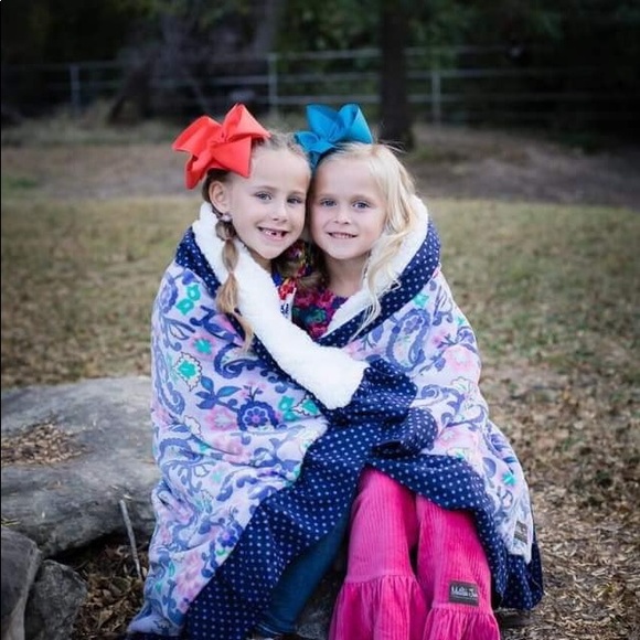 MJ Sherpa Lined Blanket - Picture 2 of 3